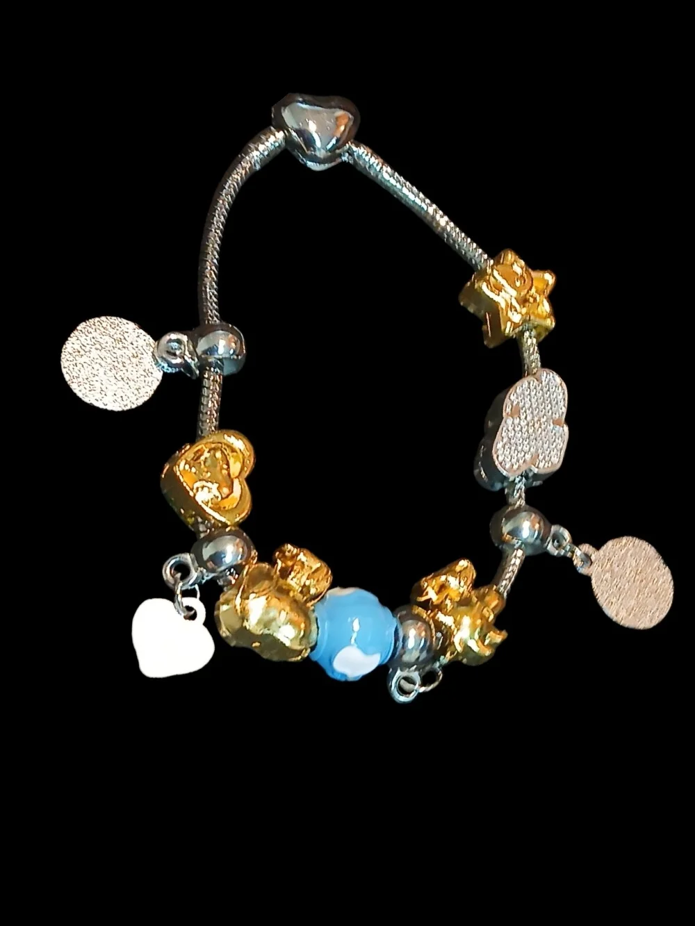 Peanuts - Snoopy & The Peanuts Crew on this Beautiful 19cm Charm Bracelet
